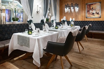 Golfhotel: Stilvoll eingerichtete Restaurant-Stuben - 5-Sterne Wellness- & Sporthotel Jagdhof