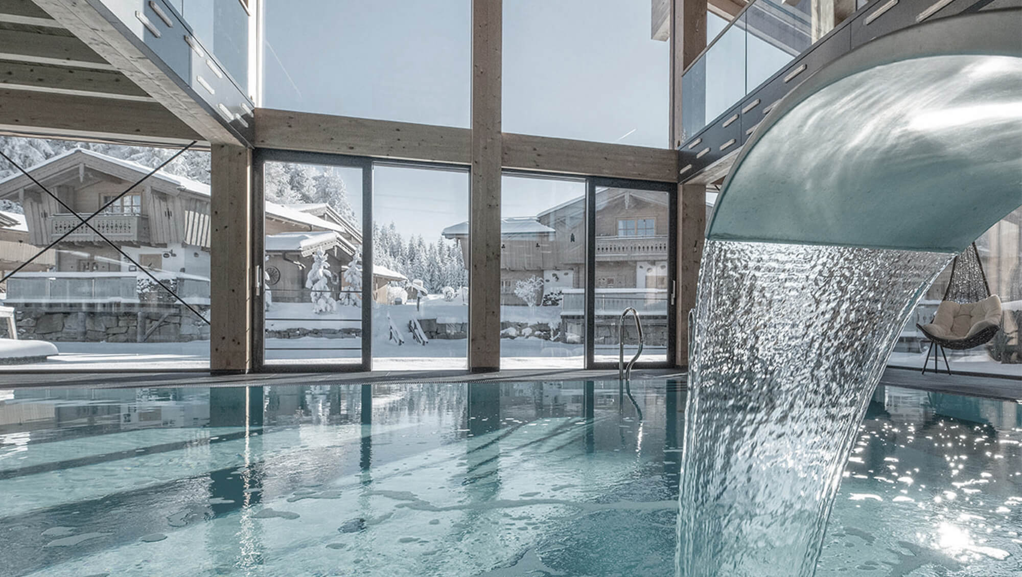 Golfurlaub - PLZ 94518 (Deutschland) - INNs HOLZ Natur- & Vitalhotel****s Ausblick vom Indoorpool im Winter - INNs HOLZ Natur- & Vitalhotel****s
