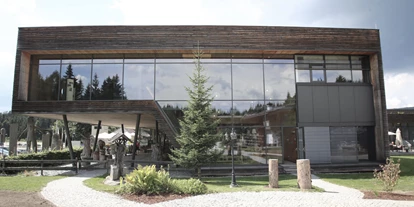 Golfurlaub - Sauna - INNs HOLZ Natur- & Vitalhotel****s Außenansicht Rezeption - INNs HOLZ Natur- & Vitalhotel****s