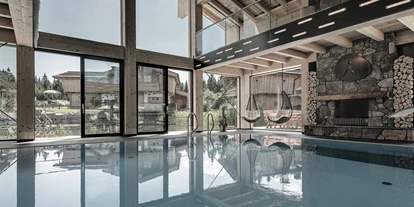 Golfurlaub - Sauna - INNs HOLZ Natur- & Vitalhotel****s Indoorpool mit Kamin - INNs HOLZ Natur- & Vitalhotel****s