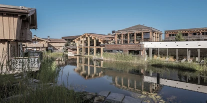 Golfurlaub - Sauna - INNs HOLZ Natur- & Vitalhotel****s Blick auf Indoorpool und Wellnessbereich - INNs HOLZ Natur- & Vitalhotel****s