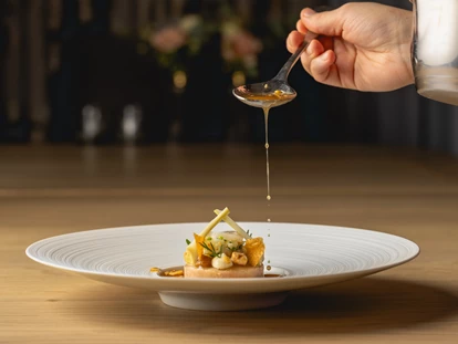 Golfurlaub - Bad und WC getrennt - Zwischengang Gourmetrestaurant Hofstube Deimann im Hotel Deimann - Romantik- & Wellnesshotel Deimann