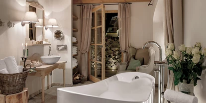 Golfurlaub - Sauna - INNs HOLZ Chalet Bad mit Lifestyle-Badewanne und Private Spa - INNs HOLZ Chaletdorf