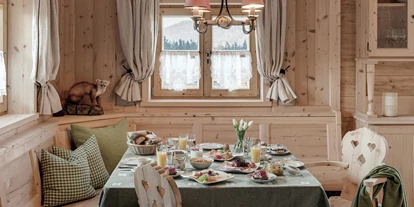 Golfurlaub - Sauna - INNs HOLZ Chaletdorf täglich ins Chalet serviertes Gourmet-Frühstück - INNs HOLZ Chaletdorf