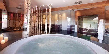 Golfurlaub - Sauna - INNs HOLZ Chaletdorf Wellnessbereich im angrenzenden INNs HOLZ Natur- & Vitalhotel****s Indoorwhirlpool - INNs HOLZ Chaletdorf