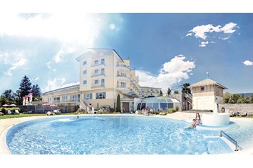 Golfhotel: Hotel Almesberger****s Außenpool im Sommer - Hotel Almesberger****s
