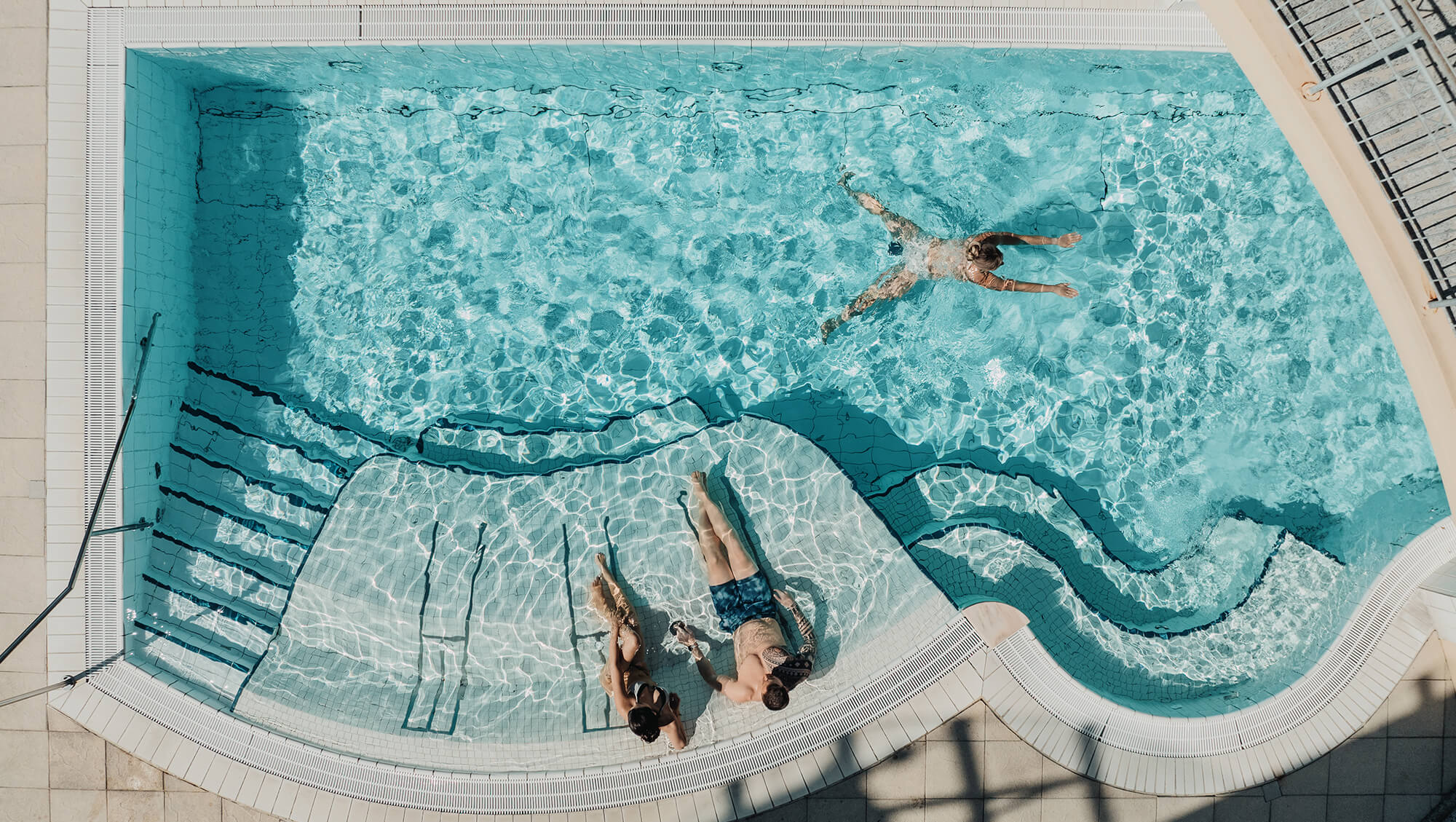 Golfhotel: Hotel Almesberger****s Outdoorpool mit Massageliegen - Hotel Almesberger****s