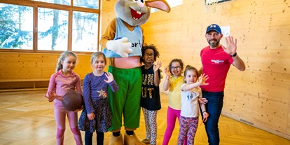 Golfurlaub - Restaurant - Indoor Sporthalle - Familien-Sportresort Brennseehof
