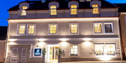 Golfurlaub - Fahrstuhl - Außenansicht des Winzerhotels - Winzerhotel**** Gumpoldskirchen