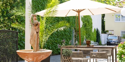 Golfurlaub - Fahrstuhl - Innenhof - Winzerhotel**** Gumpoldskirchen