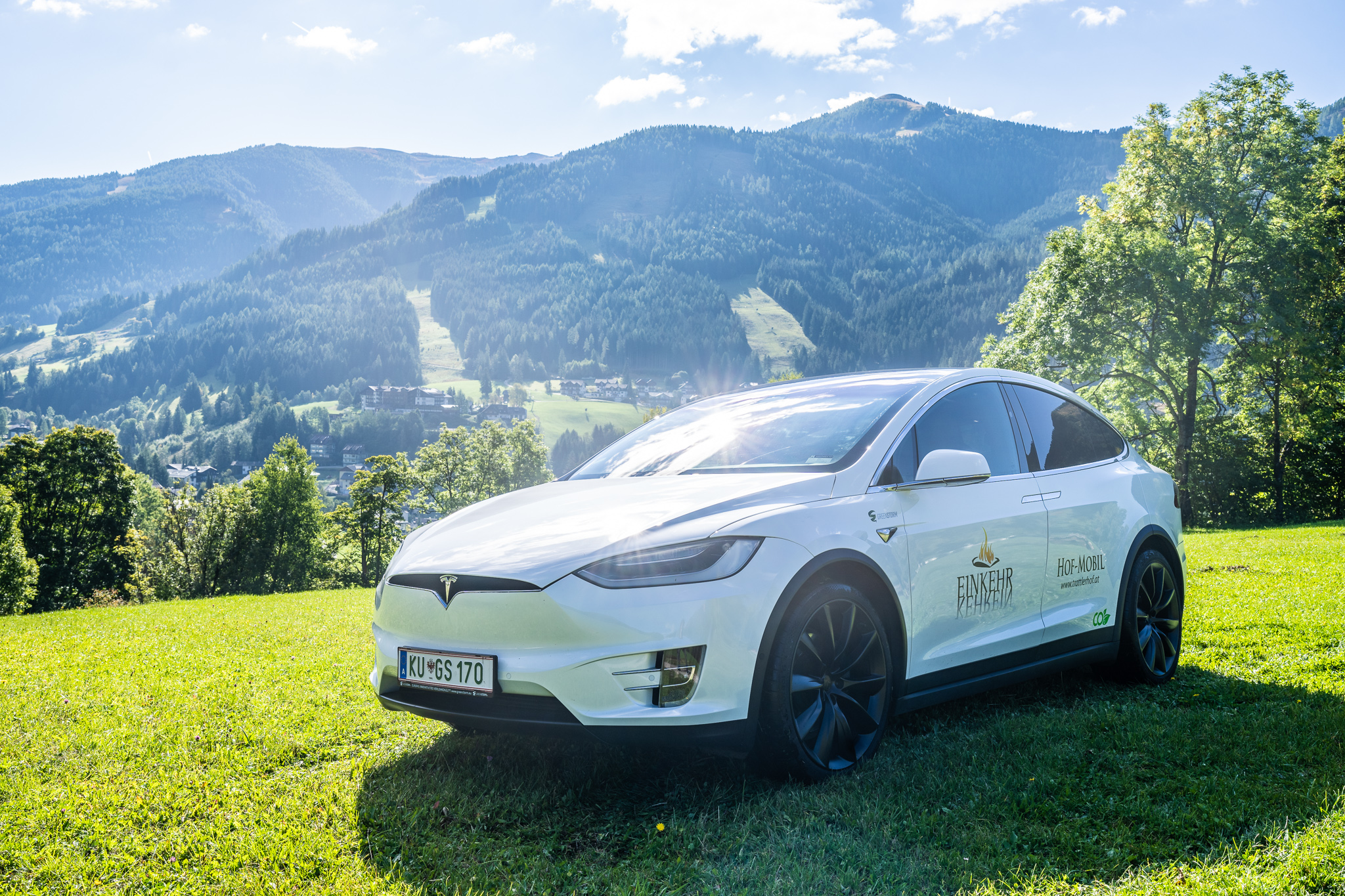 Golfhotel: hauseigener Tesla X100D Verleih - Hotel GUT Trattlerhof & Chalets****S