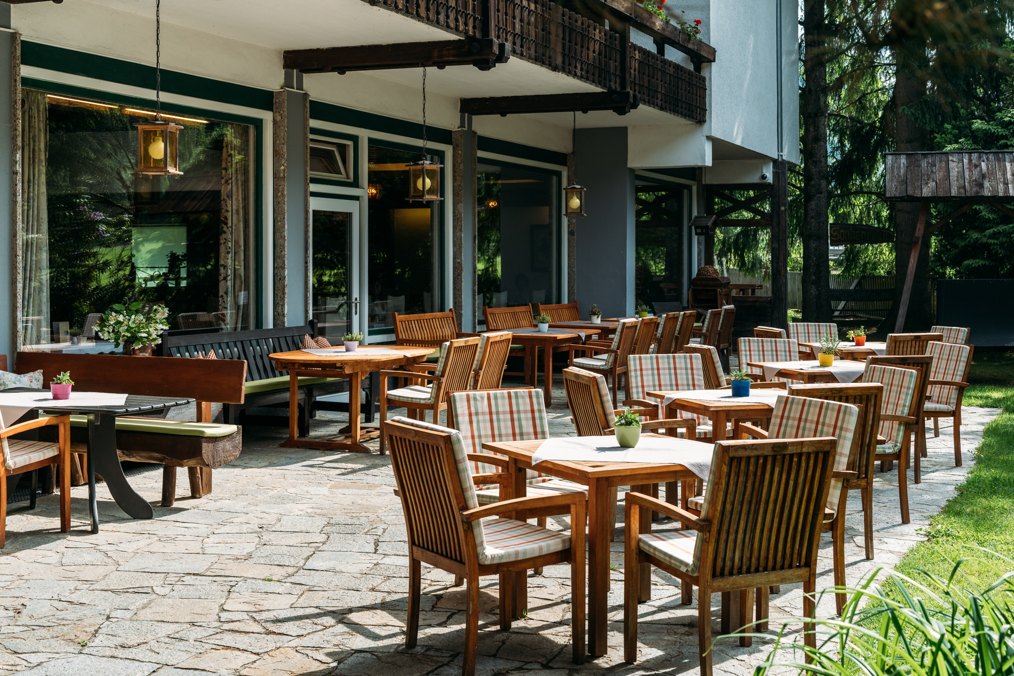 Golfhotel: Terrasse mit Ausblick - Hotel GUT Trattlerhof & Chalets****S