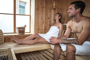 Golfhotel: Private SPA mit Panoramasauna - Trattlers Hof-Chalets