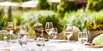 Golfurlaub - Deutschland - SommerRestaurant - Aussenterrasse am Hotelteich - Parkhotel Gütersloh