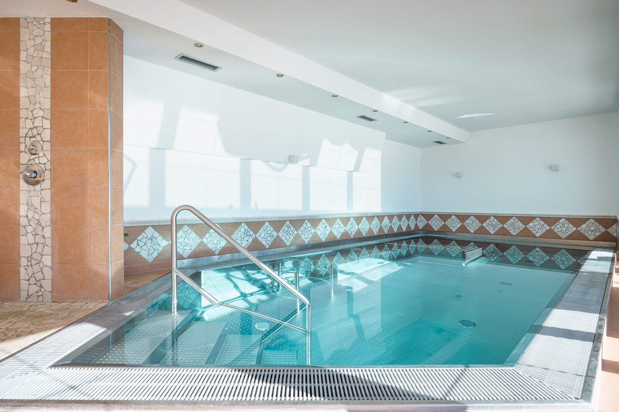 Golfhotel: Indoorpool mit Whirlfunktion - Vitalhotel Kaiserhof