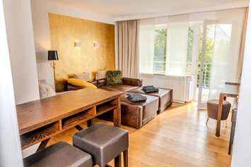 Golfhotel: Die Traumsuite Wohnbereich - Aparthotel Parsberg, GreenDesign, 15 serviced Apartments und Suiten