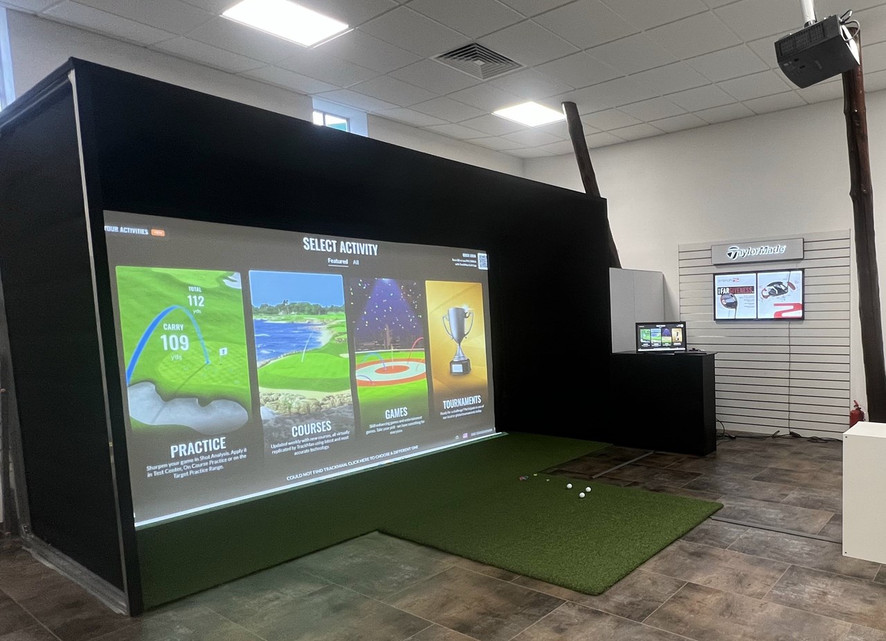 Das Vesper Golfeinrichtungen im Detail Trackman Indoor Simulator