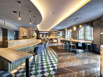 Hotel Gut Brandlhof Golfeinrichtungen im Detail Restaurant einkehr