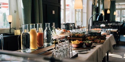 Golfurlaub - Restaurant - Frühstücksbuffet mit Getränken und Speisenauswahl - Klostermaier - Hotel & Restaurant