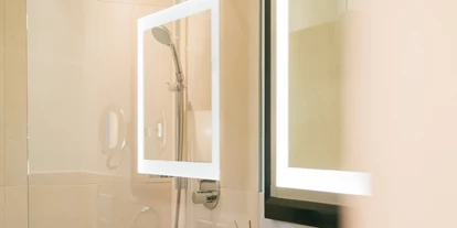 Golfurlaub - Restaurant - Badezimmer mit Dusche - Klostermaier - Hotel & Restaurant