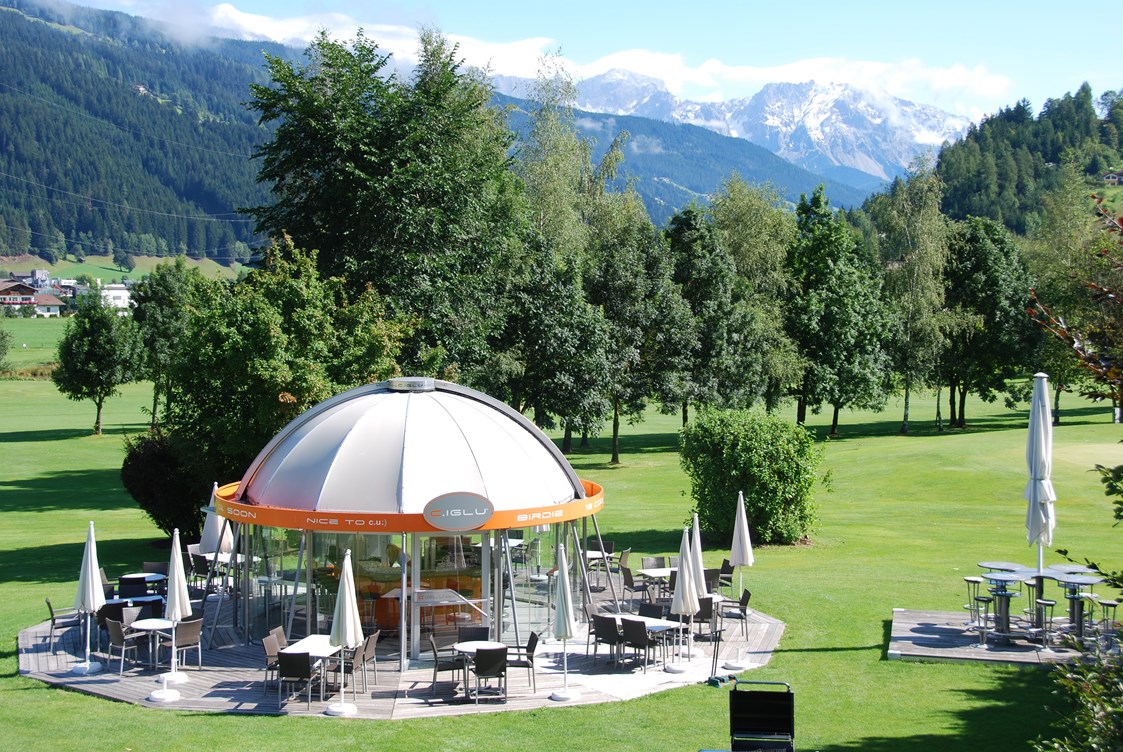 Golfhotel: CIGLU - unsere trendige Golfbar direkt am Hotel und auf Tee 18 - Hotel Zum Jungen Römer