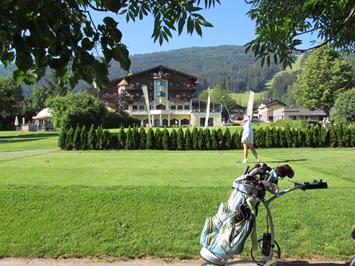 Hotel Zum Jungen Römer Golfeinrichtungen im Detail 18 Loch Meisterschaftsplatz