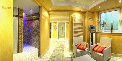 Golfurlaub - Deutschland - Wellness-Sauna-Anlage "MeerSinn"
In unserer kleinen aber feinen Wellnessanlage können Sie sich einfach fallen lassen – Sie werden aufgefangen von einem Meer an Wohltaten für Ihren Körper und Ihr inneres Gleichgewicht.
Für Ihr komplettes Wohlbefinden in der Kneipp-Stadt Bad Zwischenahn sorgen die hoteleigene finnische Sauna, eine Infrarot-Wärmekabine, Aroma-Dampfbad-Kabine, Wärmebank mit Kneipp-Becken und Aroma-Erlebnisduschen sowie ein Shiatsu-Massagesessel. Und dann – eingekuschelt auf unseren ergonomischen Liegen in der Kaminlounge: einfach träumen, genießen und die Seele baumeln lassen! - NordWest-Hotel "Bad Zwischenahn"