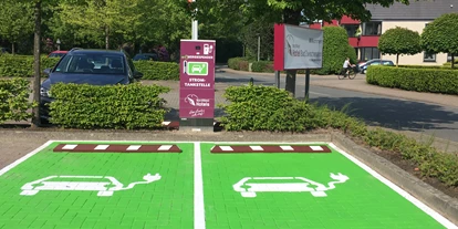 Golfurlaub - Deutschland - Ladestation für E-Autos mit zwei Ladepunkten, 22 KW mit allen gängigen Ladekarten u. EC-Karte - NordWest-Hotel "Bad Zwischenahn"