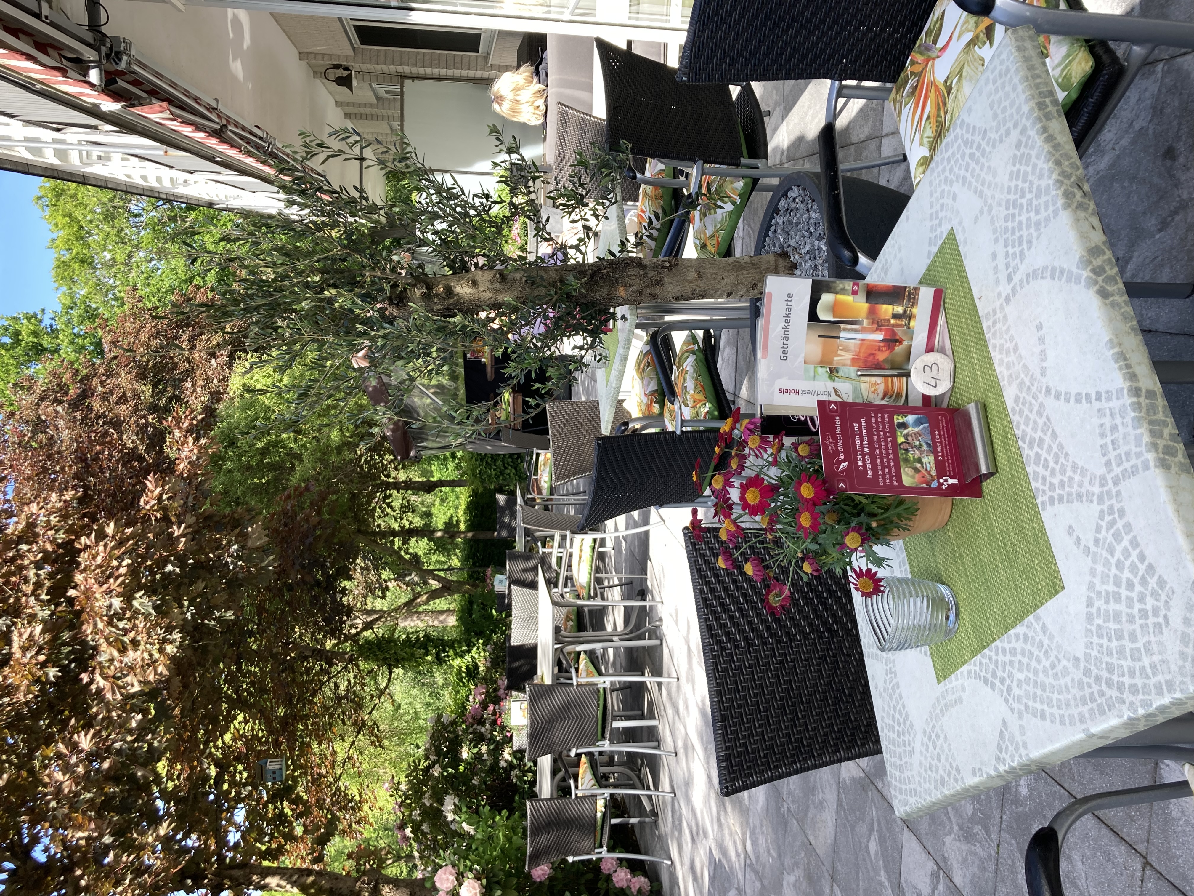 Golfhotel: Gartenterrasse zum Erholen und Verweilen - NordWest-Hotel "Bad Zwischenahn"