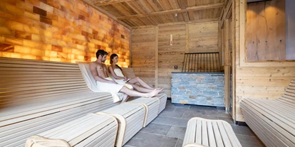 Golfurlaub - Fahrstuhl - SALZ-SAUNA
Der Bergblick ist derselbe, doch hier ist es nicht ganz so heiß. Dafür gibt es hier die Salzsole. Sie ist Balsam für deine Atemwege. - Hotel Wöscherhof
