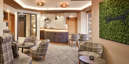 Golfurlaub - Fahrstuhl - Unser Bereich AUSZEIT_ON POINT. ist ein Ort, der ganz und gar deinem Wohlbefinden, deiner Entspannung, deiner Gesundheit und deiner Schönheit gewidmet ist. Lasse dich von unserem Spa-Team verwöhnen und nimm dir deine ganz persönliche AUSZEIT_ON POINT! - Hotel Wöscherhof
