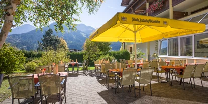 Golfurlaub - PLZ 83209 (Deutschland) - Geniessen Sie die wunderbare Aussicht oder Ihre Mahlzeiten auf unserer Sonnenterrasse. - Hotel Alpenhof Brixen