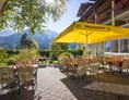 Golfhotel: Geniessen Sie die wunderbare Aussicht oder Ihre Mahlzeiten auf unserer Sonnenterrasse. - Hotel Alpenhof Brixen