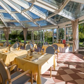 Golfhotel: Restaurant mit Wintergarten - Hotel Alpenhof Brixen