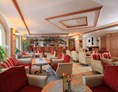 Golfhotel: Hotelhalle mit Bar - Hotel Alpenhof Brixen