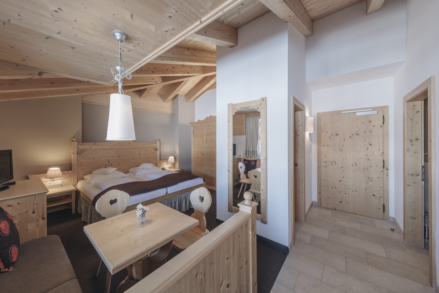 Der Greil Zimmerkategorien Kaiser-Familiensuite mit Sichtdachstuhl