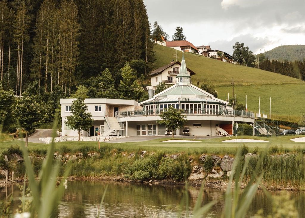 Dilly - Das Nationalpark Resort Golfeinrichtungen im Detail Salettl am Golfplatz