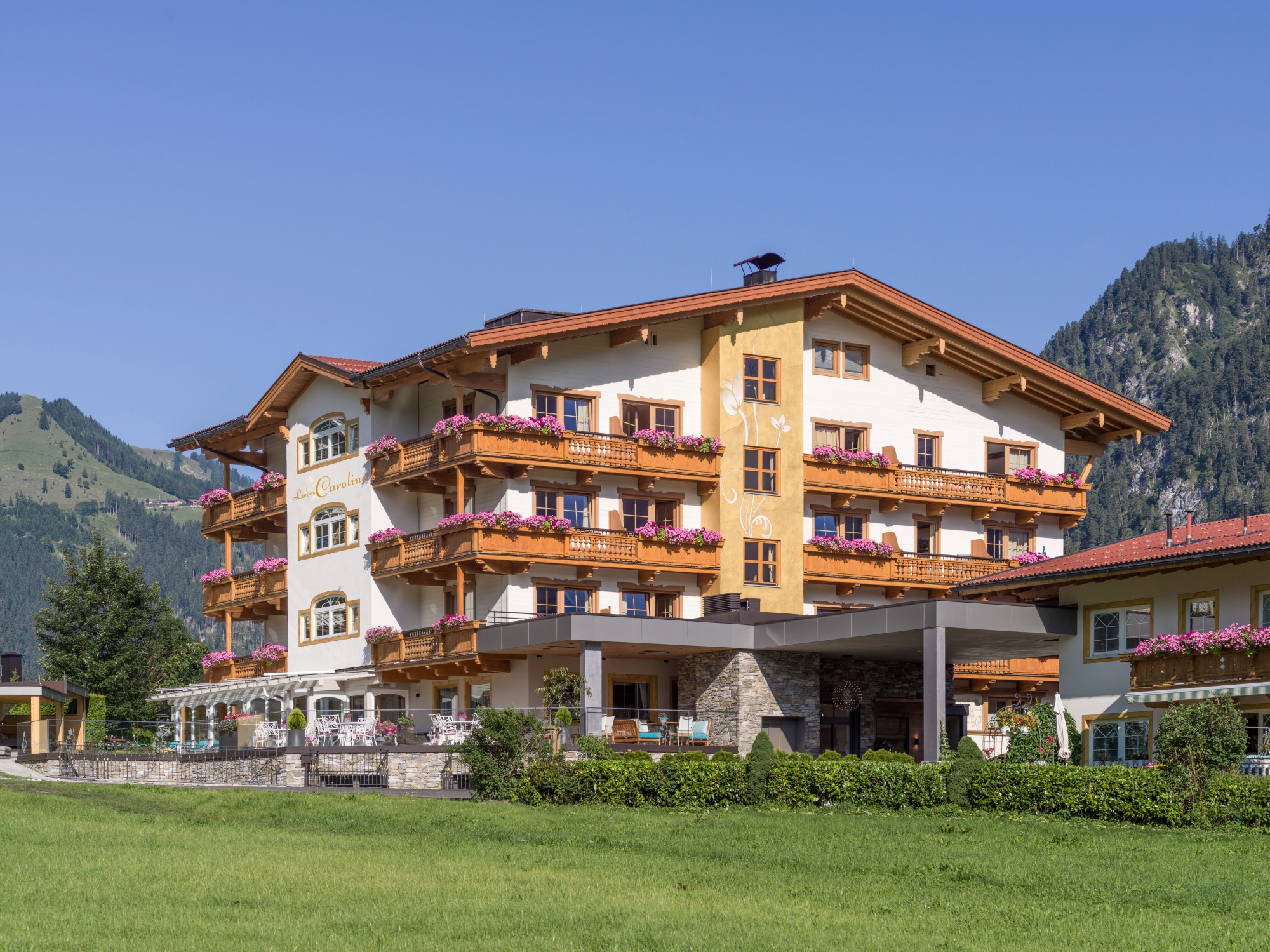 Golfhotel: Hotelansicht im Sommer - Hotel Liebes Caroline