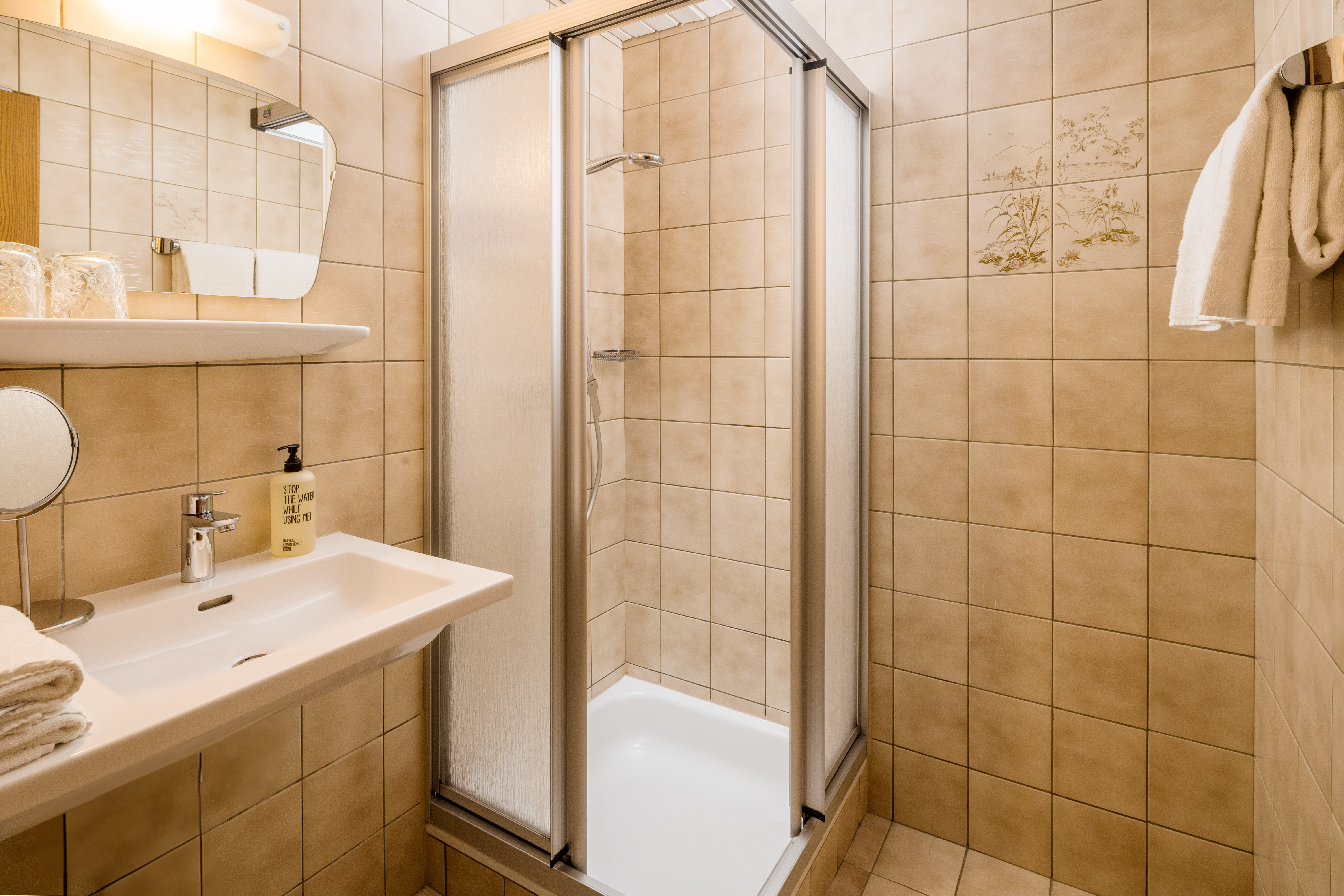 Golfurlaub - Zimmer mit Fernsicht - Badezimmer - Boutique Hotel Standlhof