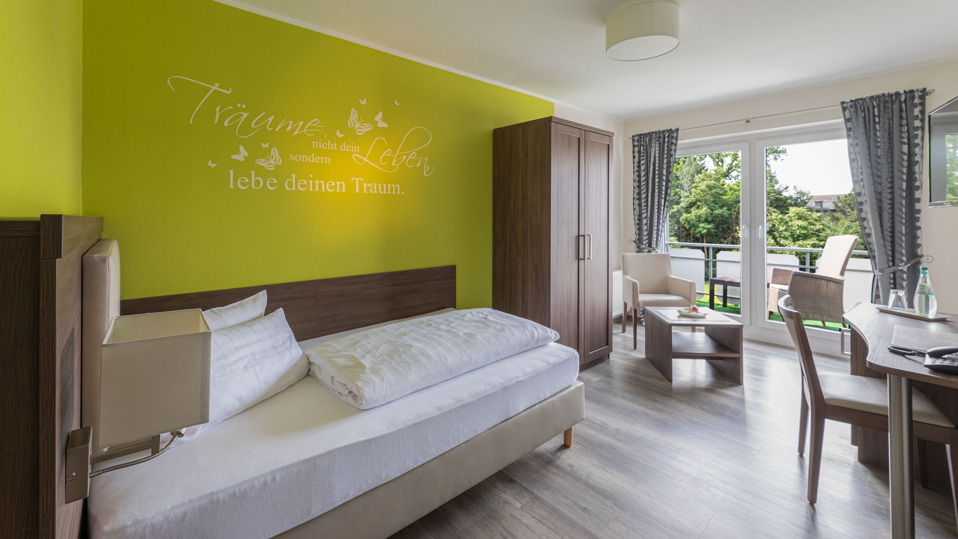 Golfurlaub - Platzreifekurs - Einzelzimmer Komfort mit Balkon - Akzent Hotel Jonathan, Lippstadt 