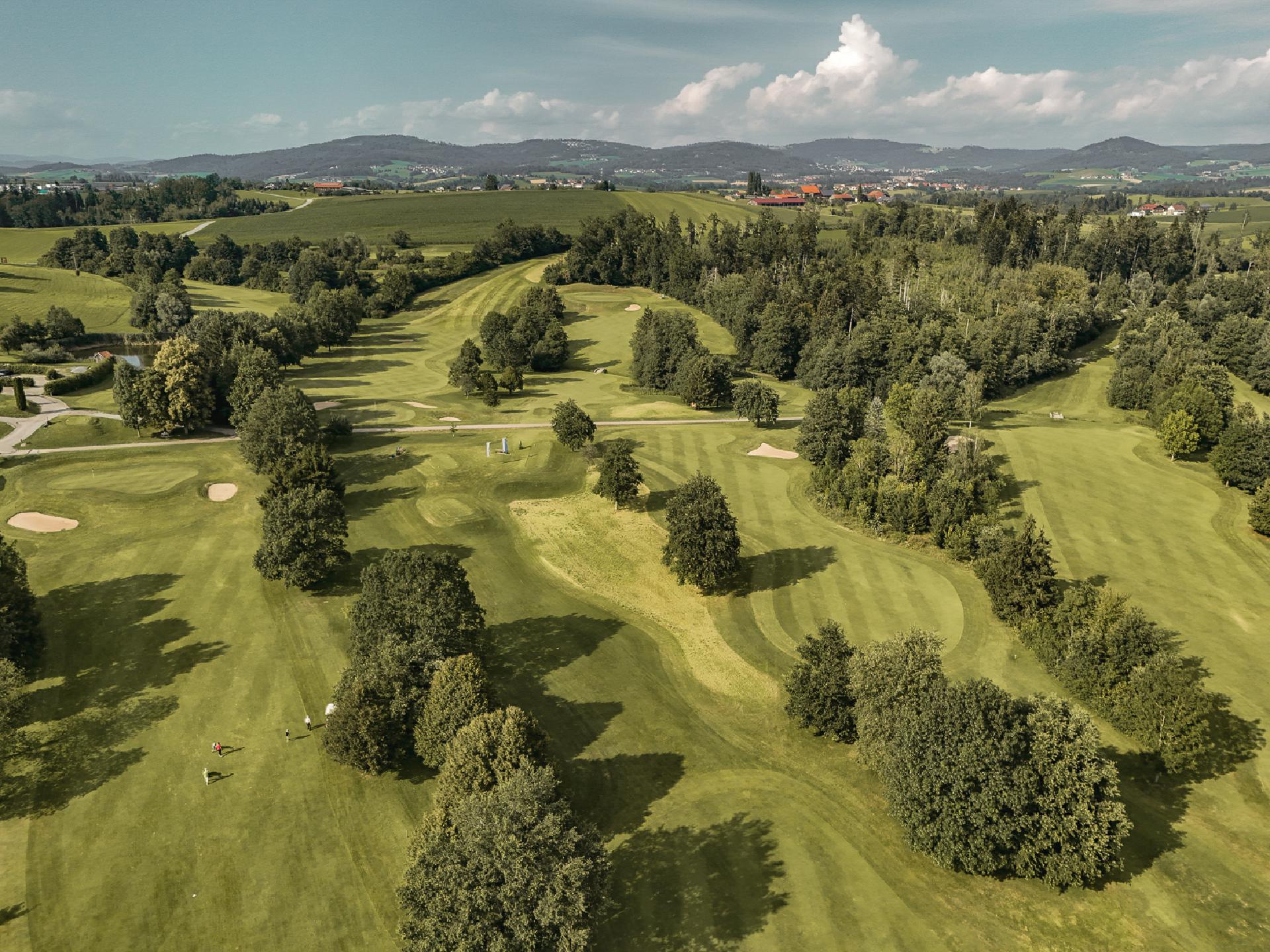 Golfhotel: Golfplatz direkt am Hotel - ANETSEDER - Landhotel, Lofts & Golf