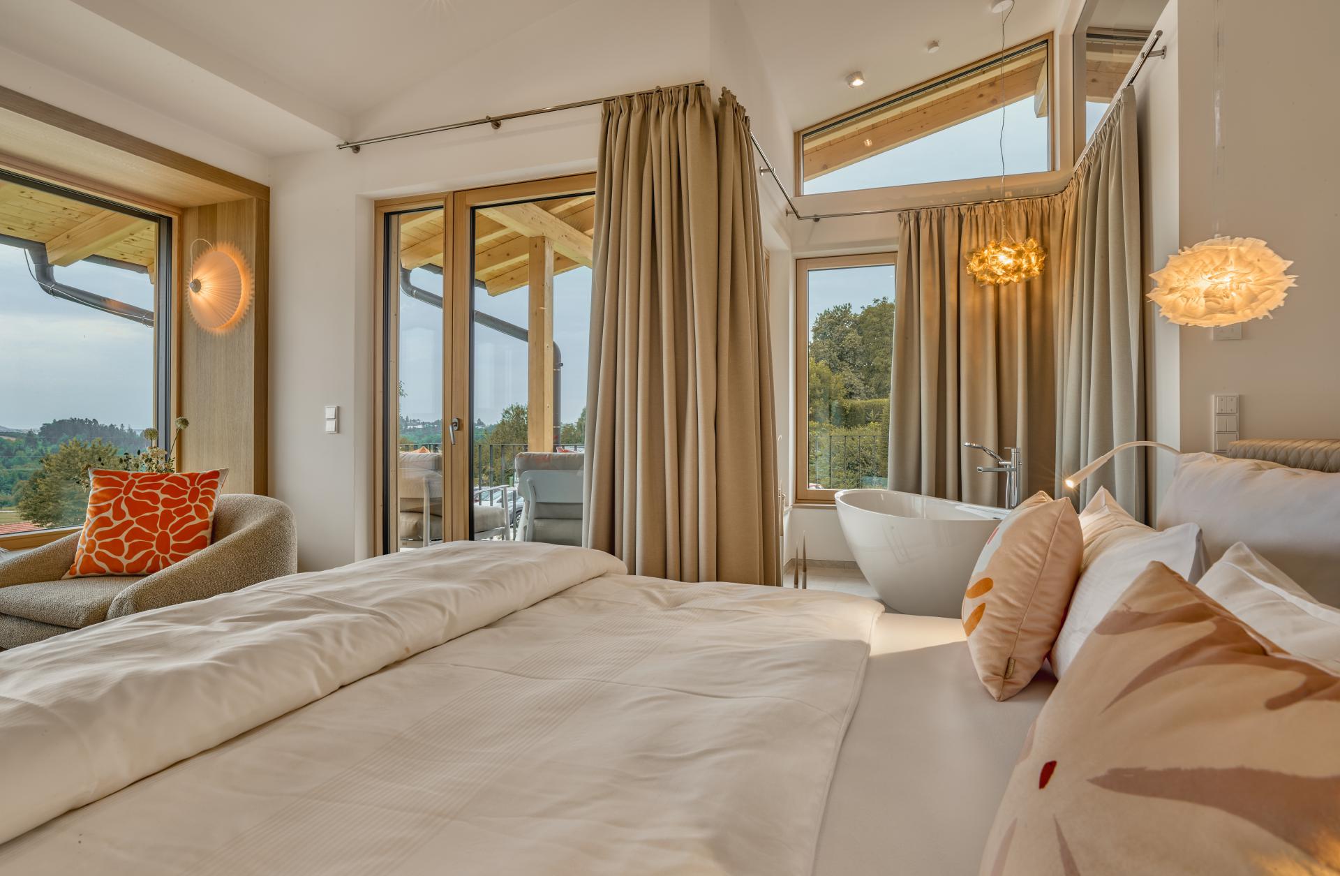 Golfhotel: Panorama Spa Loft mit frei stehender Badewanne und Boxspringbetten - ANETSEDER - Landhotel, Lofts & Golf