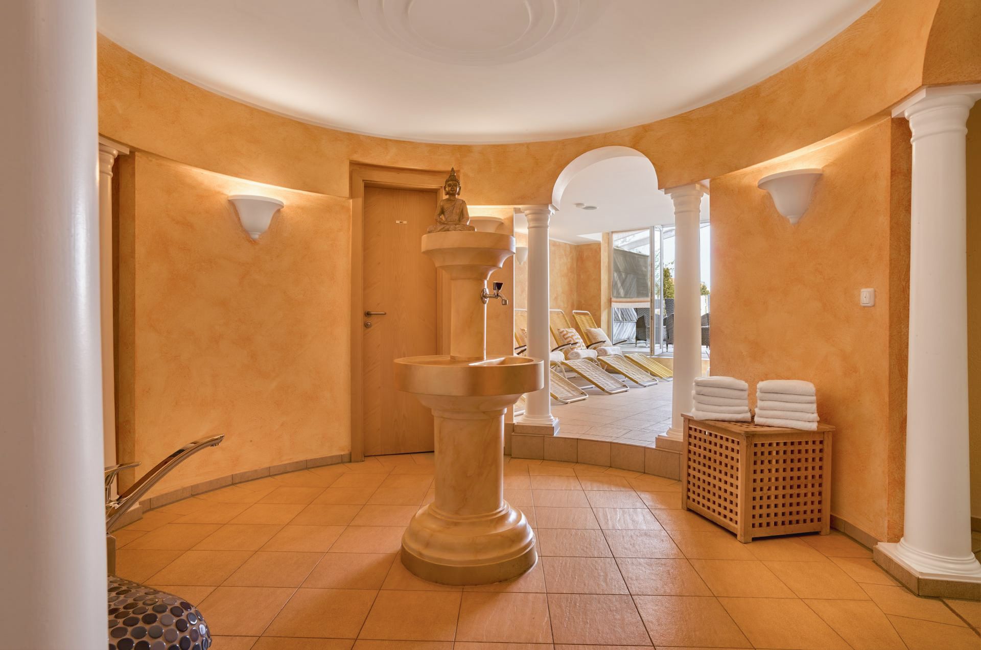 Golfhotel: Kleiner Hotel SPA-Bereich mit Sauna, Sanarium und Dampfbad und Aussenbereich - ANETSEDER - Landhotel, Lofts & Golf