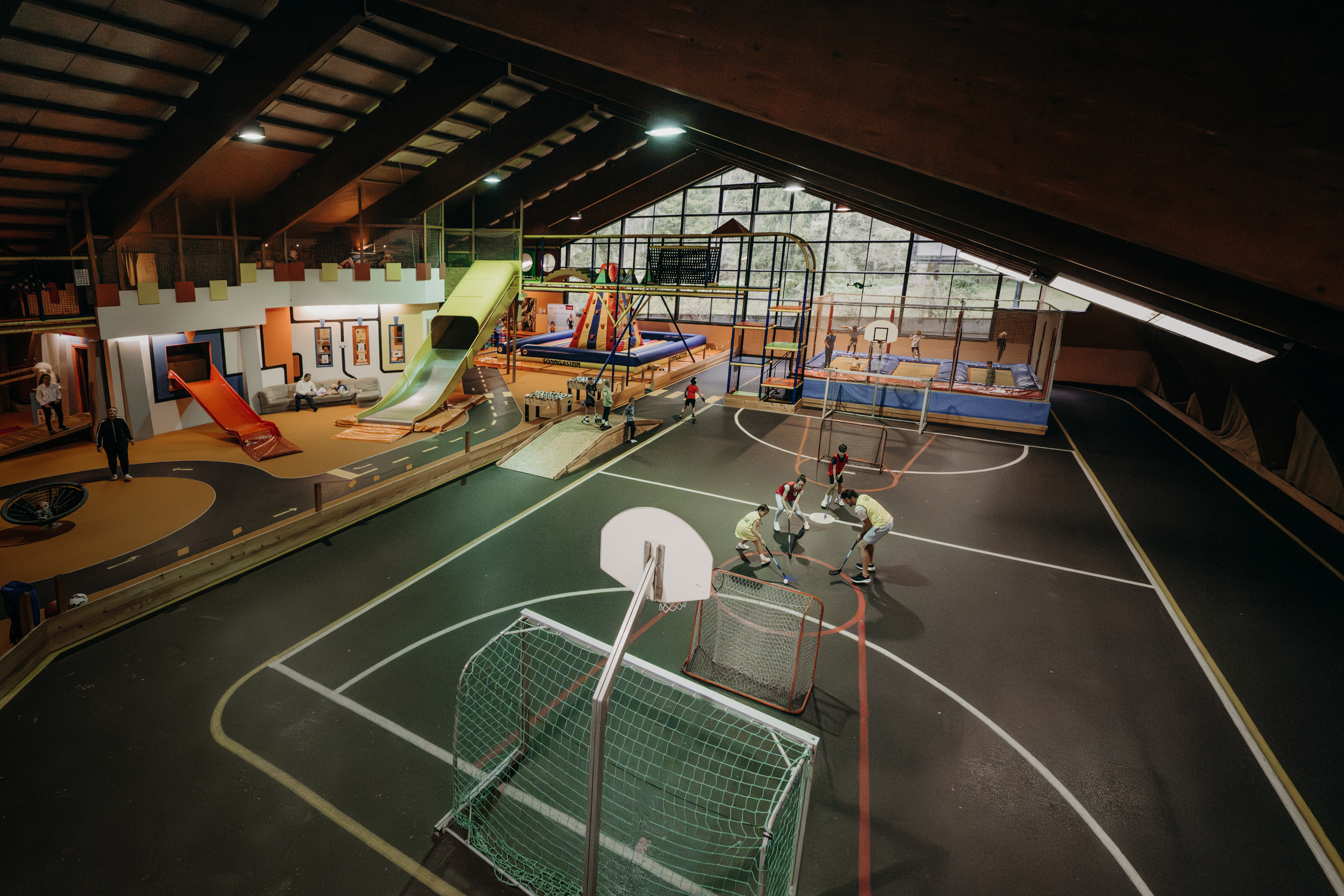 Golfhotel: Sport und Action in unserer 1.700 m² großen Adventure Hall - Hotel Sonngastein