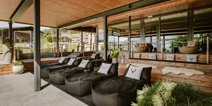 Golfurlaub - PLZ 6707 (Österreich) - Sauna Außenbereich mit Naturteich - Bergkristall - Mein Resort im Allgäu