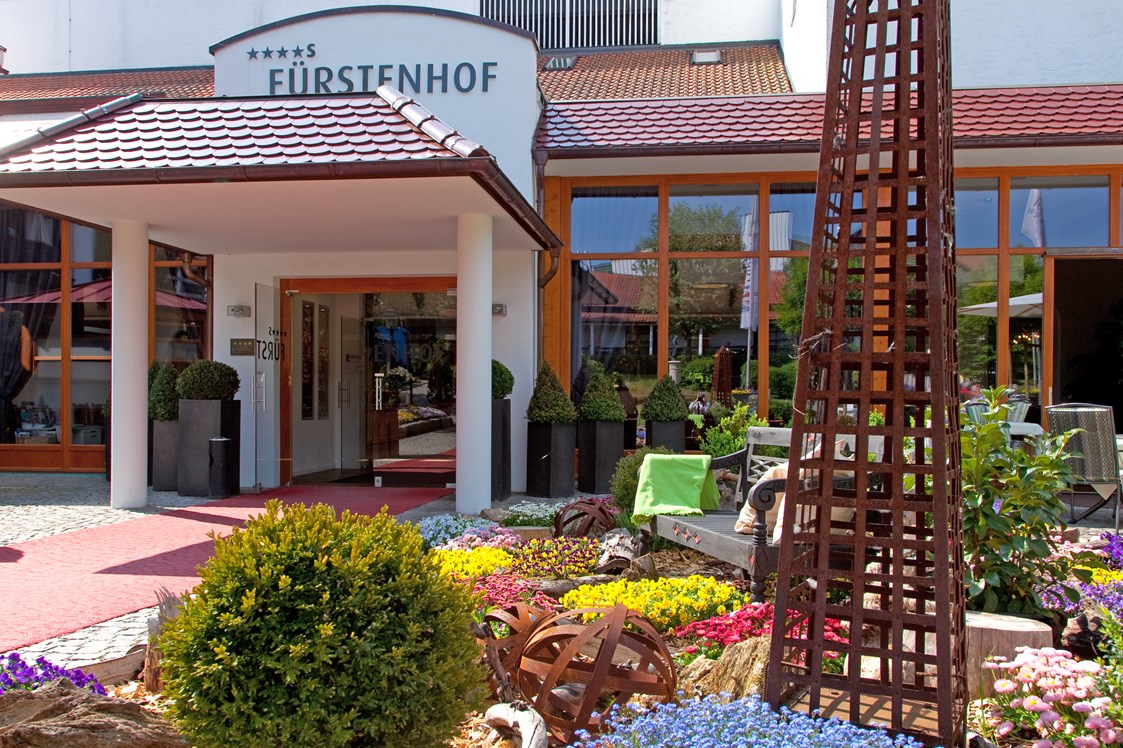 Golfhotel: Hoteleingang - Fürstenhof ****s Quellness- und Golfhotel