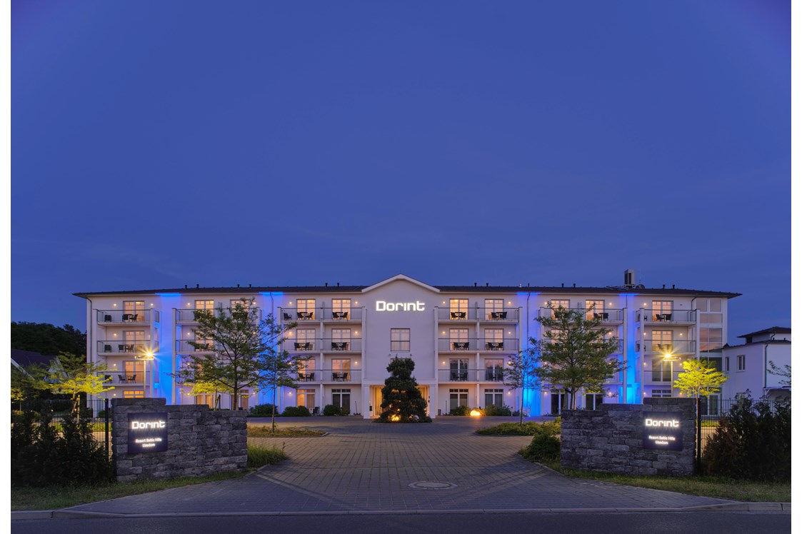 Golfhotel: Dorint Hotel Baltic Hills bei Abend... - Dorint Resort Baltic Hills Usedom