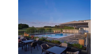 Golfurlaub - Deutschland - Bar und Außenpool - Dorint Resort Baltic Hills Usedom