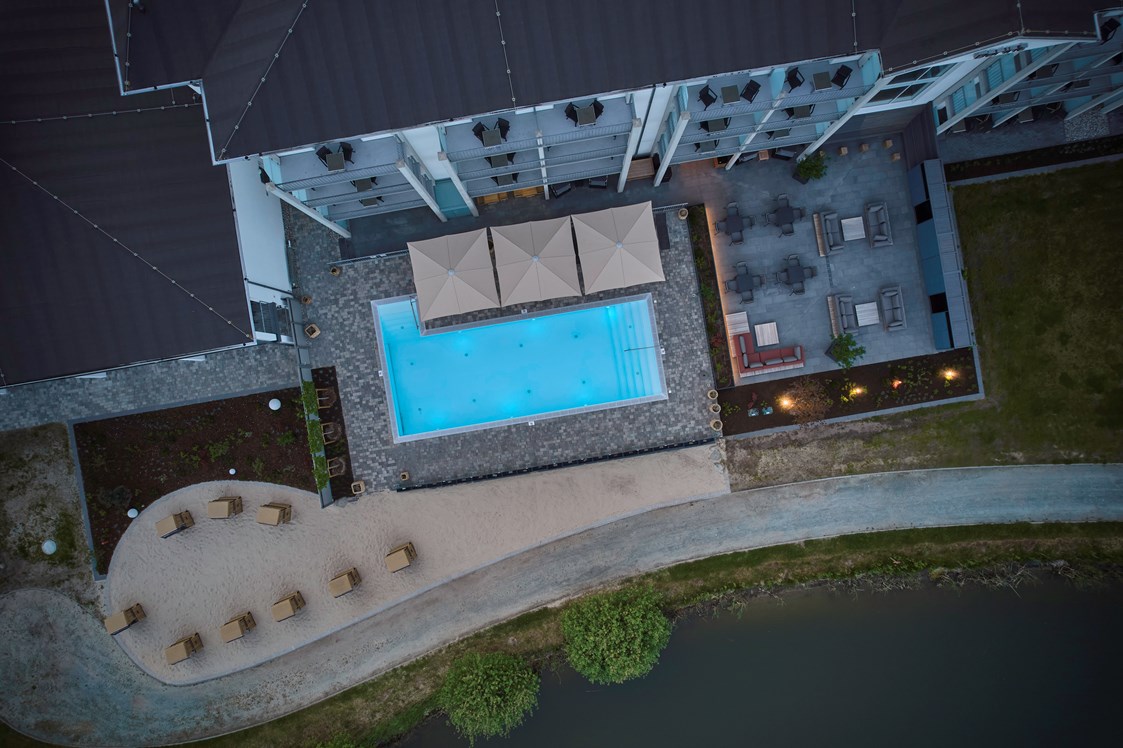 Golfhotel: Poolbereich von oben - Dorint Resort Baltic Hills Usedom