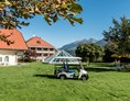 Golfhotel: Garten mit Golf Car - Hotel Schönblick